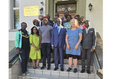 DIE SIEBENTEN-TAGS-ADVENTISTEN SCHULE JAUNDE ZU BESUCH IN DER BOTSCHAFT KAMERUNS IN BERLIN